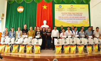 to chuc catalys foundation trao 140 phan qua cho nguoi ngheo tai can tho