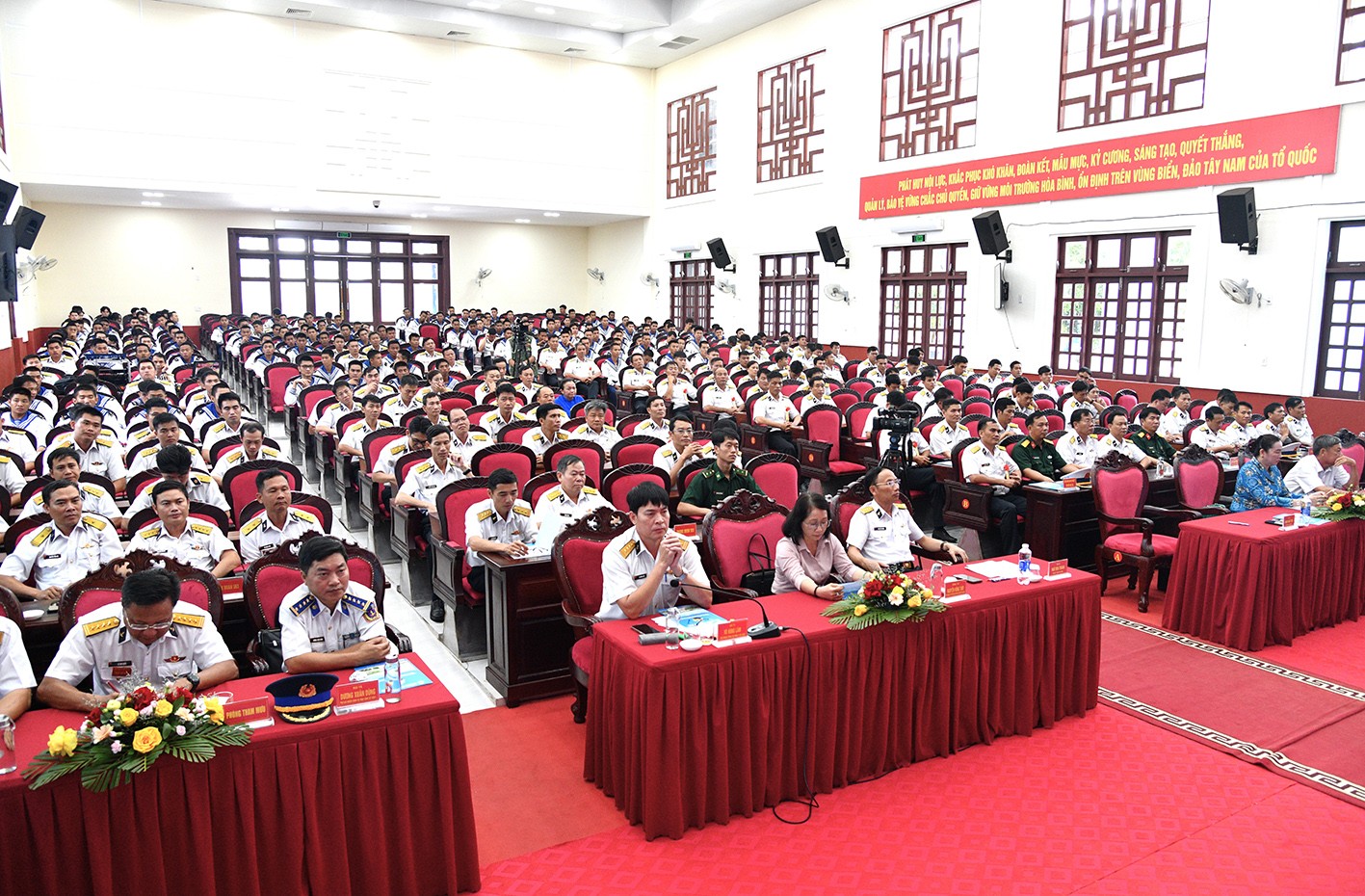 Các đại biểu tham dự buổi gặp mặt
