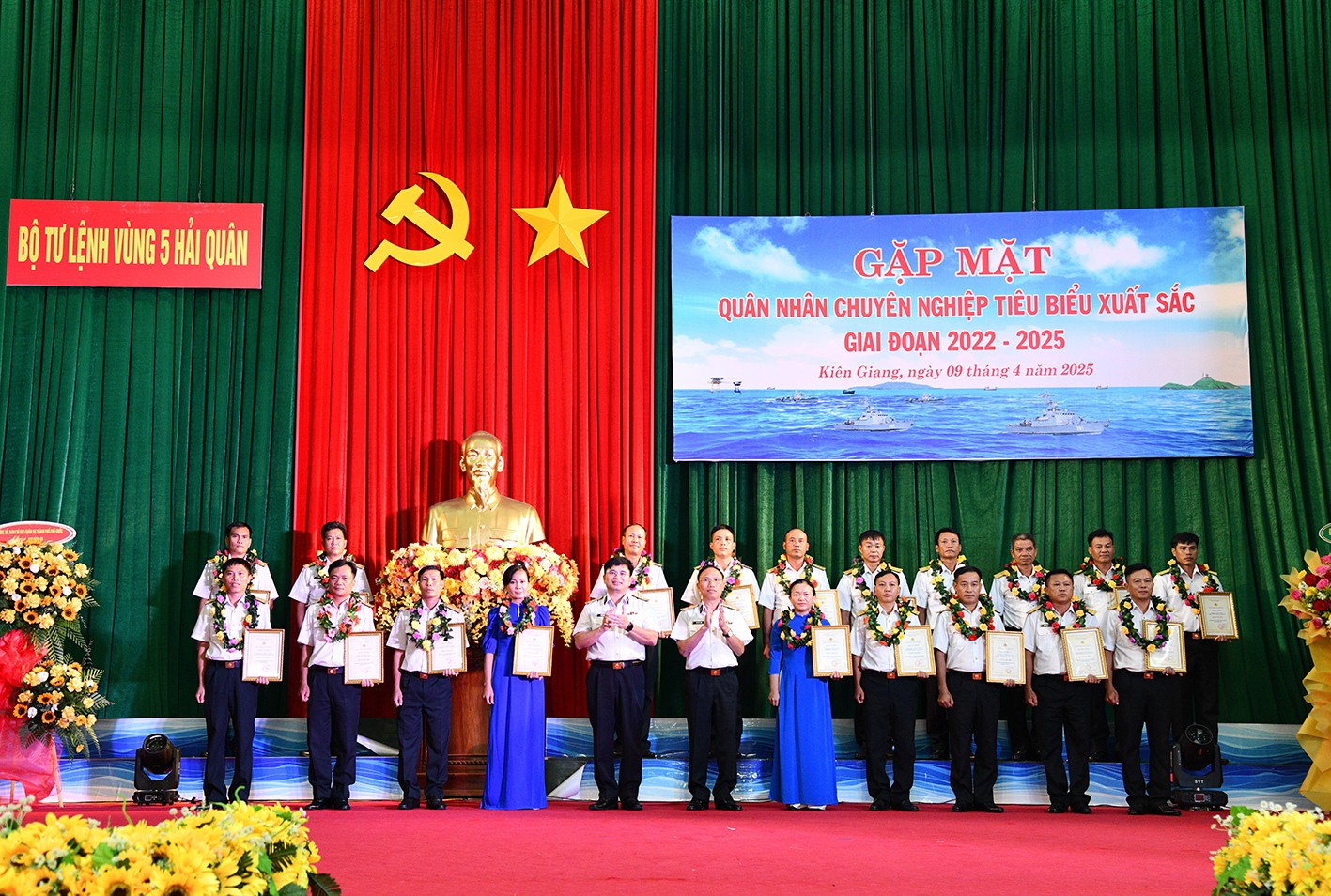 Vùng 5 Hải quân tuyên dương quân nhân chuyên nghiệp tiêu biểu xuất sắc