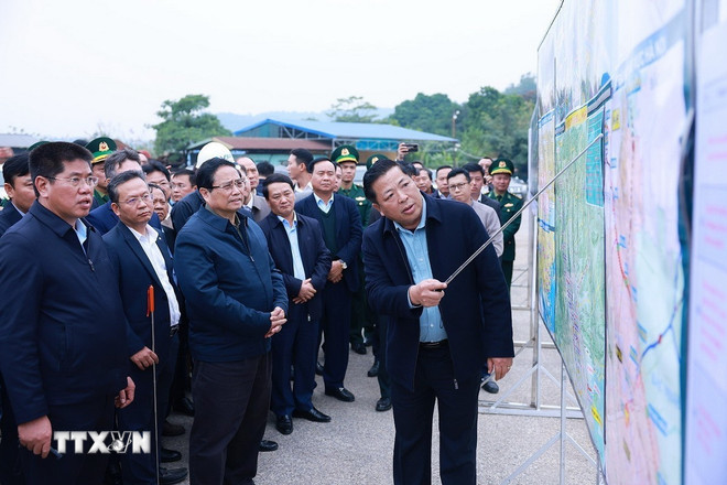 ttxvn-thu-tuong-pham-minh-chinh-khao-sat-du-an-dau-tu-xay-dung-duong-sat-lao-cai-ha-noi-hai-phong.jpg
