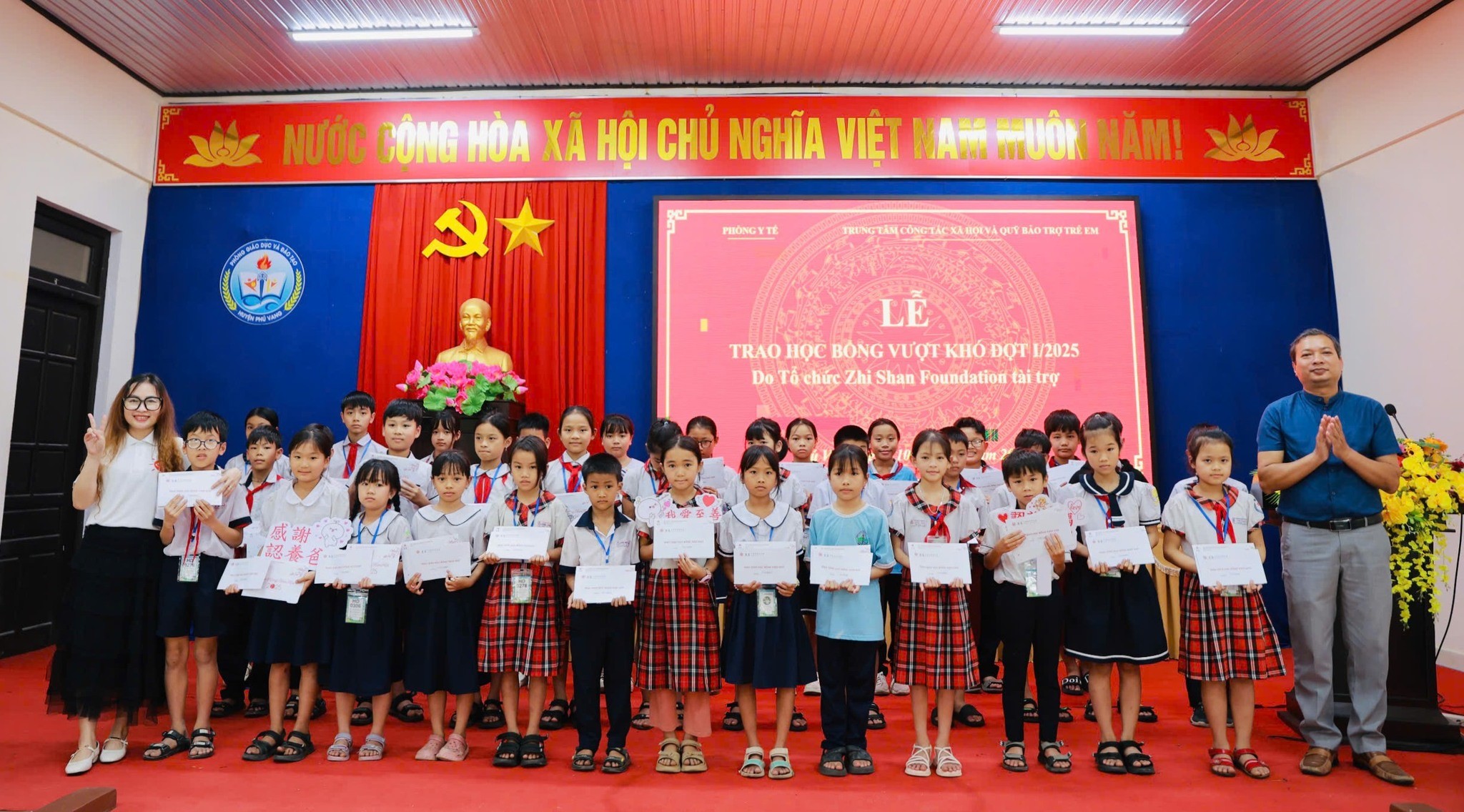 các em học sinh có hoàn cảnh khó khăn, 