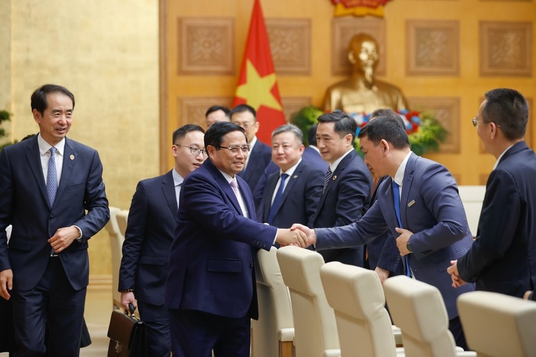 Thủ tướng Phạm Minh Chính chủ trì cuộc tọa đàm với các tập đoàn, doanh nghiệp lớn của Trung Quốc - Ảnh: VGP