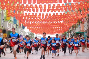 Gần 400 xe điện VinFast tạo biểu tượng "Vì Việt Nam Xanh", mở màn ấn tượng tại Ngày hội Xanh lớn nhất Việt Nam