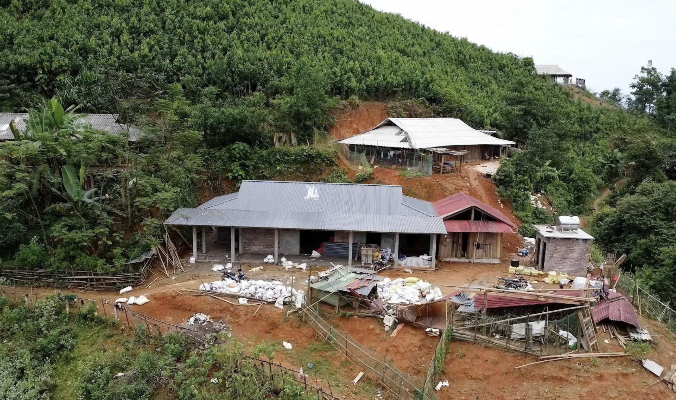 Tỉnh Yên Bái xây dựng hàng ngàn ngôi nhà, giúp các hộ gia đình nghèo khó khăn về nhà ở ổn định cuộc sống. (Ảnh: TTXVN)