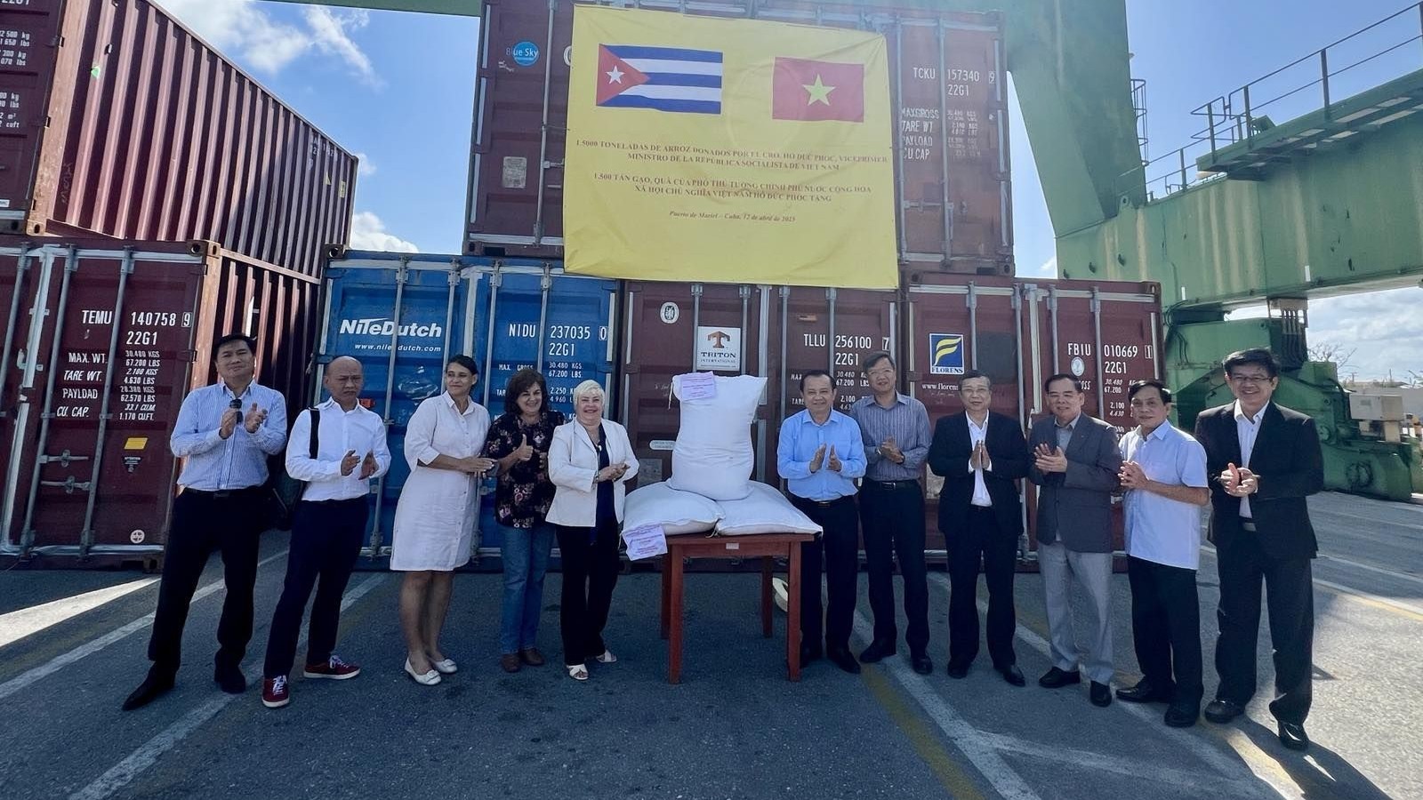 Việt Nam trao tặng Cuba 11.500 tấn gạo, thúc đẩy hợp tác kinh tế song phương