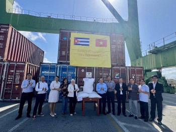 Việt Nam trao tặng Cuba 11.500 tấn gạo, thúc đẩy hợp tác kinh tế song phương