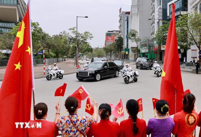 Đoàn xe của Đoàn đại biểu cấp cao Trung Quốc di chuyển từ sân bay quốc tế Nội Bài về khách sạn. (Ảnh: TTXVN) Đoàn xe của Đoàn đại biểu cấp cao Trung Quốc di chuyển từ sân bay quốc tế Nội Bài về khách sạn. (Ảnh: TTXVN)