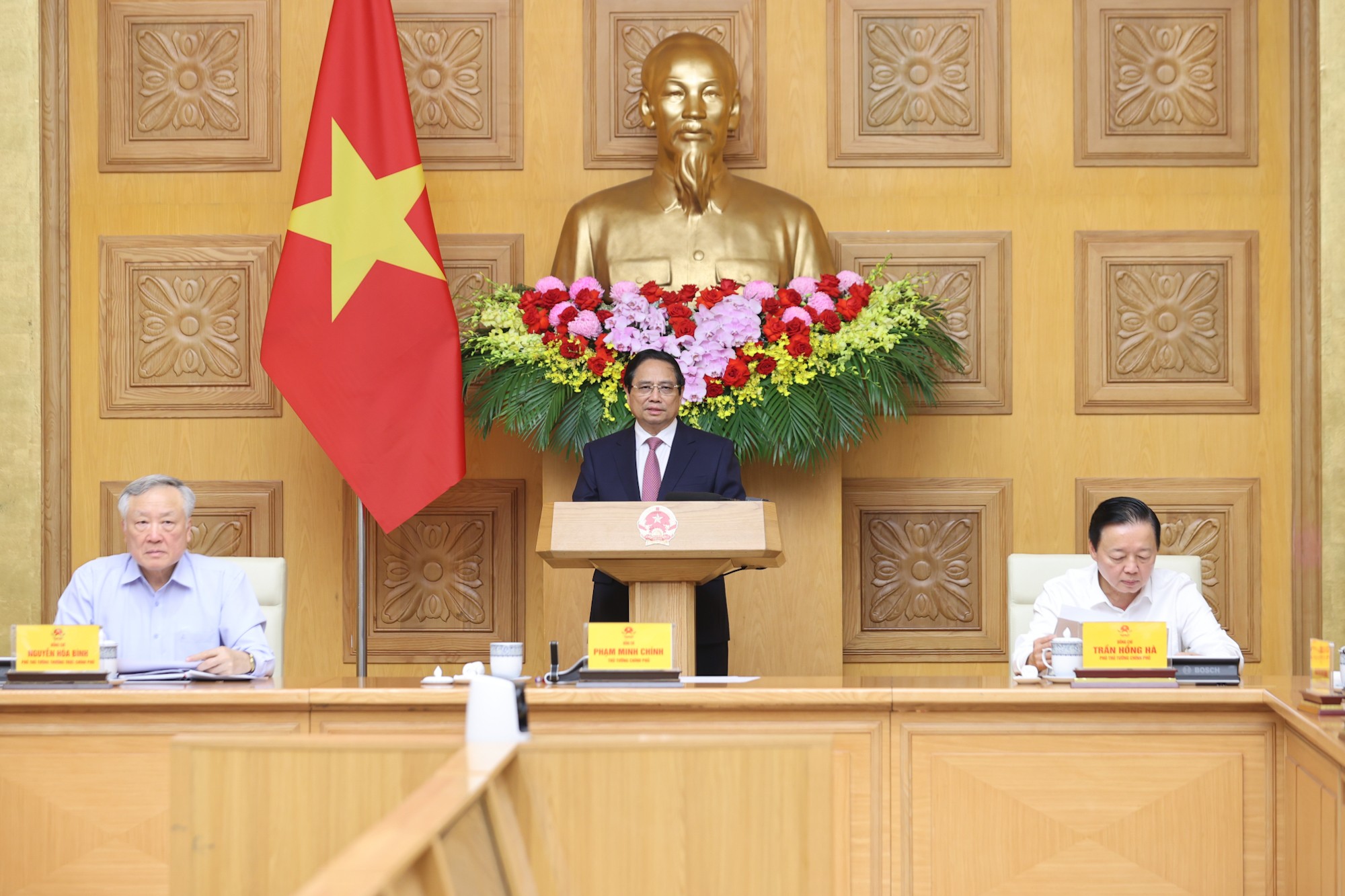 Thủ tướng Phạm Minh Chính - Trưởng Ban Chỉ đạo xây dựng Đề án phát triển kinh tế tư nhân chủ trì cuộc họp của Thường trực Chính phủ với Ban Chỉ đạo. (Ảnh: VGP)