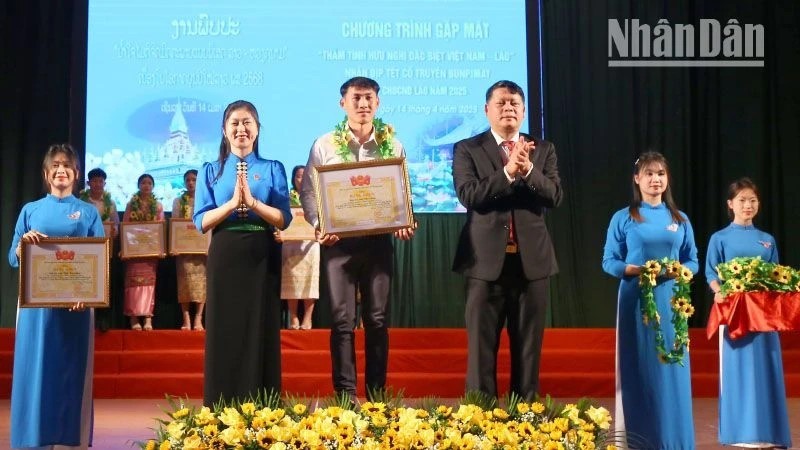 Ấm áp lễ hội đón Tết cổ truyền cho sinh viên Lào và Campuchia