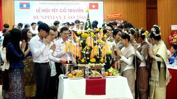 am ap le hoi don tet co truyen cho sinh vien lao va campuchia