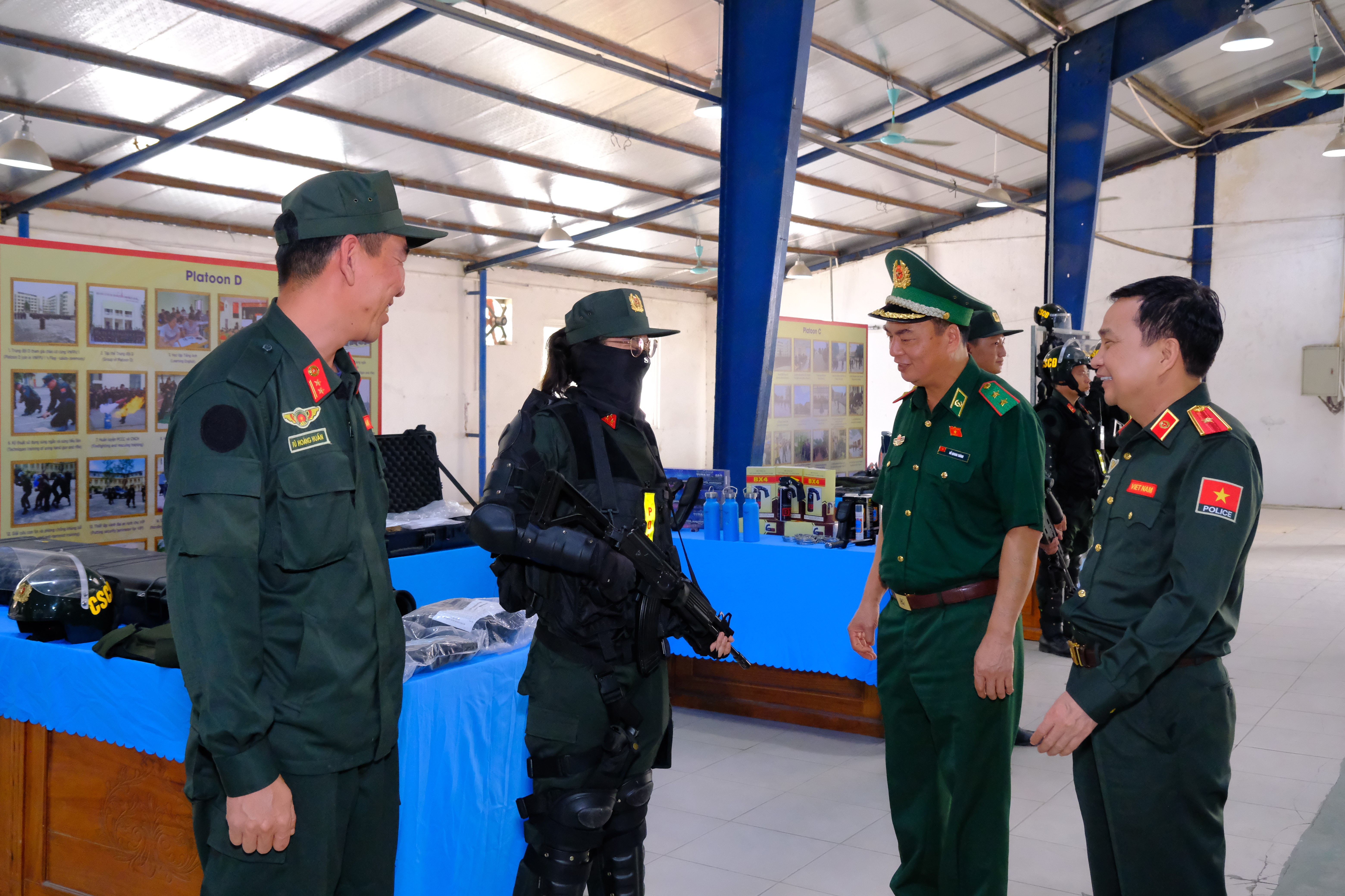 Đoàn khảo sát phục vụ thẩm tra Luật Tham gia lực lượng gìn giữ hòa bình của Liên hợp quốc.