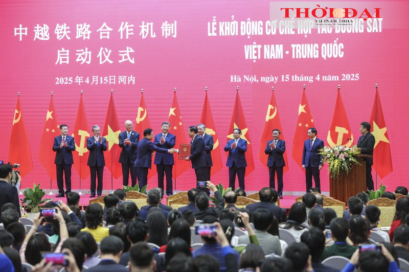 Hai Tổng Bí thư chứng kiến Lễ khởi động “Hành trình hợp tác Đường sắt Việt Nam - Trung Quốc”. (Ảnh: Đinh Hòa)
