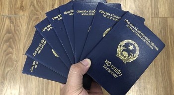 Hồ sơ làm hộ chiếu online năm 2025 gồm giấy tờ gì?