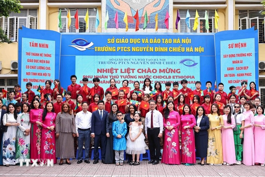 Trường Phổ thông cơ sở Nguyễn Đình Chiểu được thành lập vào năm 1982 với sứ mệnh đặc biệt là giáo dục, chăm sóc và đồng hành cùng trẻ khiếm thị, để các em có thể tự tin sống độc lập và hòa nhập xã hội. Nhà trường đang là nơi học tập của gần 1.800 học sinh, trong đó có 131 học sinh khuyết tật (phần lớn có hoàn cảnh gia đình khó khăn).