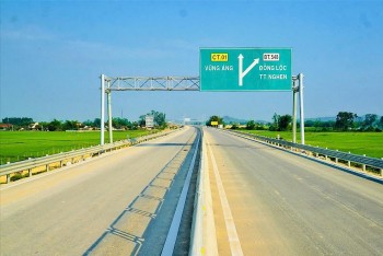 Thông xe 5 tuyến cao tốc trọng điểm dịp 30/4