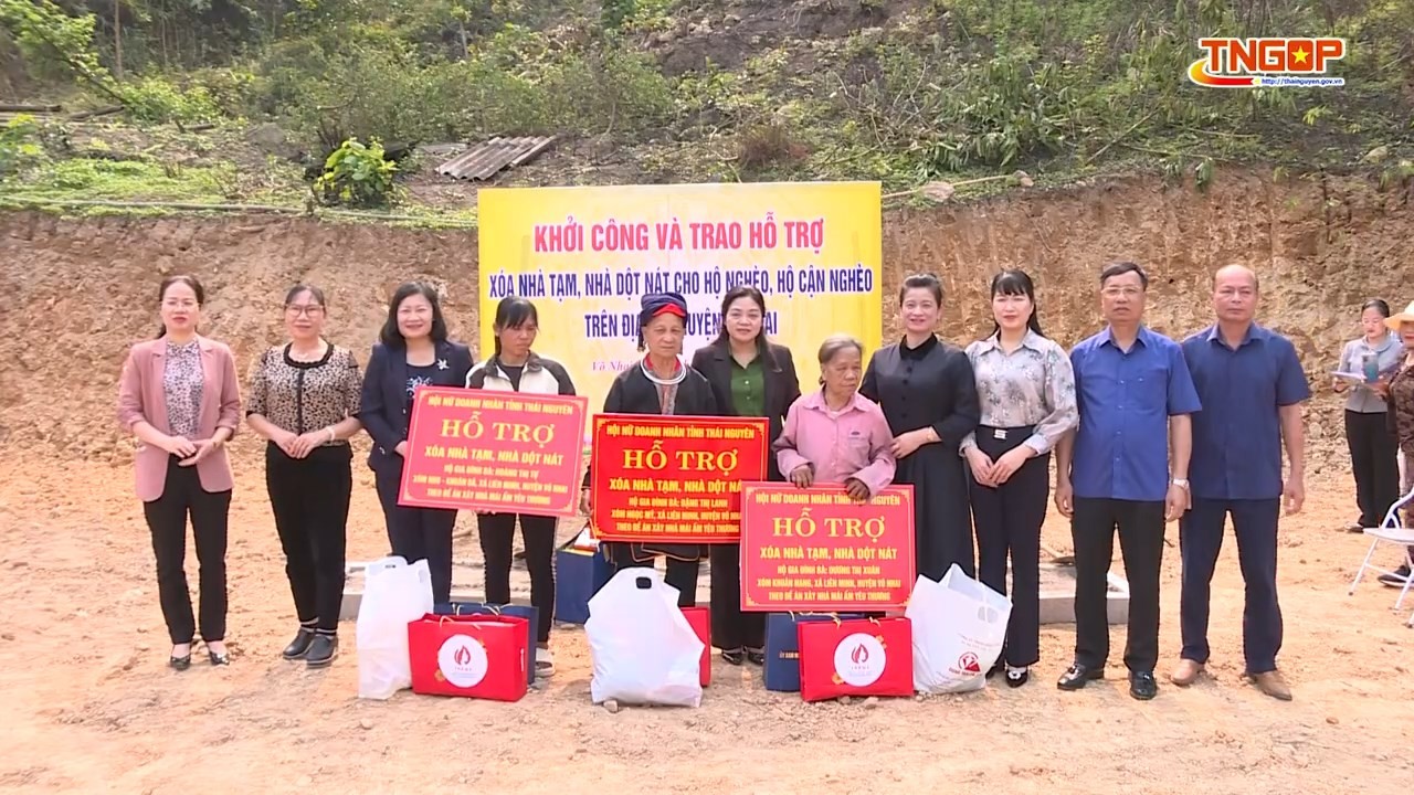 Các đồng chí lãnh đạo tỉnh và huyện Võ Nhai dự khởi công xây dựng nhà và trao quà cho phụ nữ nghèo ở xã Liên Minh. Ảnh: