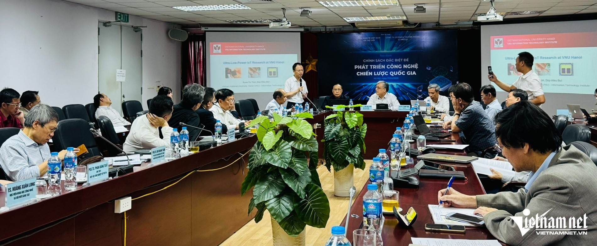 tọa đàm “Chính sách đặc biệt để phát triển công nghệ chiến lược quốc gia”. (Ảnh: VietNamNet)