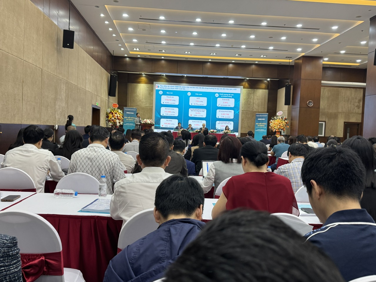 ĐHĐCĐ ABBank: Dự kiến lợi nhuận quý I gần 400 tỷ, tiến hành tinh giản bộ máy