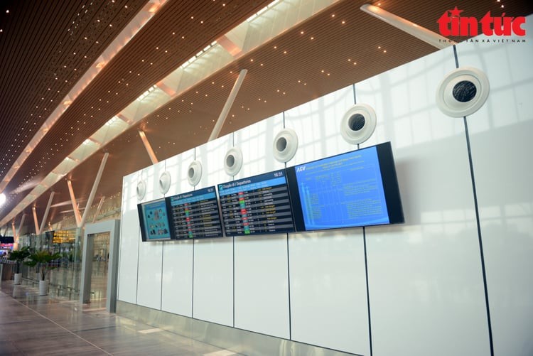 Cận cảnh Nhà ga T3 sân bay Tân Sơn Nhất trước giờ khánh thành Cận cảnh Nhà ga T3 sân bay Tân Sơn Nhất trước giờ khánh thành