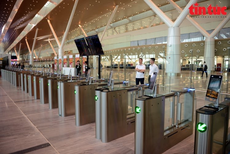 Cận cảnh Nhà ga T3 sân bay Tân Sơn Nhất trước giờ khánh thành