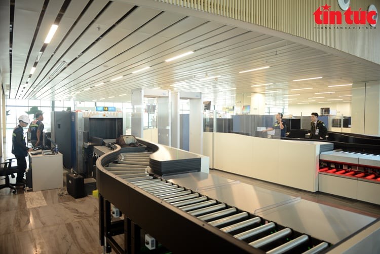 Cận cảnh Nhà ga T3 sân bay Tân Sơn Nhất trước giờ khánh thành Cận cảnh Nhà ga T3 sân bay Tân Sơn Nhất trước giờ khánh thành