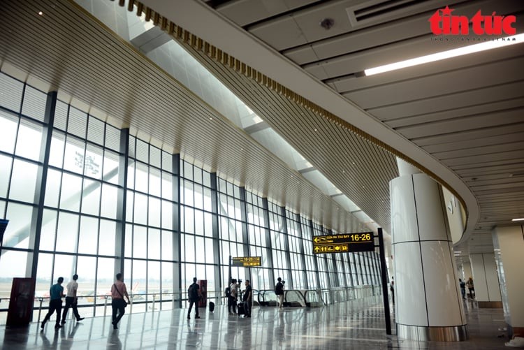 Cận cảnh Nhà ga T3 sân bay Tân Sơn Nhất trước giờ khánh thành Cận cảnh Nhà ga T3 sân bay Tân Sơn Nhất trước giờ khánh thành