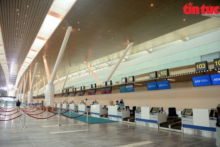 Cận cảnh Nhà ga T3 sân bay Tân Sơn Nhất trước giờ khánh thành Cận cảnh Nhà ga T3 sân bay Tân Sơn Nhất trước giờ khánh thành