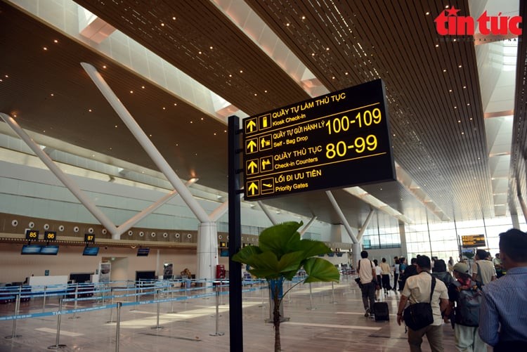 Cận cảnh Nhà ga T3 sân bay Tân Sơn Nhất trước giờ khánh thành Cận cảnh Nhà ga T3 sân bay Tân Sơn Nhất trước giờ khánh thành