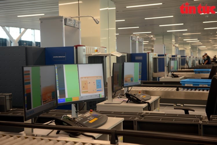Cận cảnh Nhà ga T3 sân bay Tân Sơn Nhất trước giờ khánh thành Cận cảnh Nhà ga T3 sân bay Tân Sơn Nhất trước giờ khánh thành
