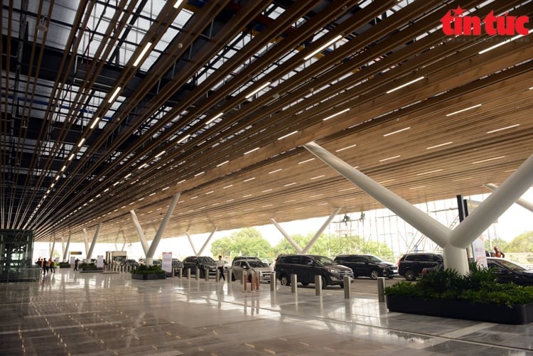Cận cảnh Nhà ga T3 sân bay Tân Sơn Nhất trước giờ khánh thành Cận cảnh Nhà ga T3 sân bay Tân Sơn Nhất trước giờ khánh thành
