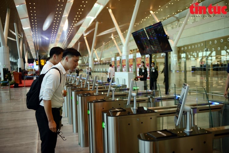 Cận cảnh Nhà ga T3 sân bay Tân Sơn Nhất trước giờ khánh thành Cận cảnh Nhà ga T3 sân bay Tân Sơn Nhất trước giờ khánh thành