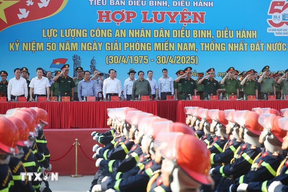 Thủ tướng Phạm Minh Chính kiểm tra công tác hợp luyện diễu binh, diễu hành của Bộ Công an tại Long Thành, Đồng Nai. (Ảnh: Dương Giang/TTXVN) Thủ tướng Phạm Minh Chính kiểm tra công tác hợp luyện diễu binh, diễu hành của Bộ Công an tại Long Thành, Đồng Nai. (Ảnh: Dương Giang/TTXVN)