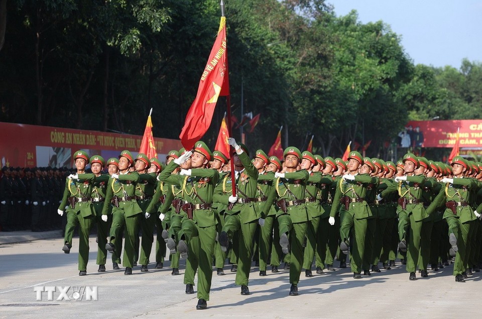 Lực lượng Công an nhân dân tham gia hợp luyện diễu binh, diễu hành tại Long Thành, Đồng Nai.