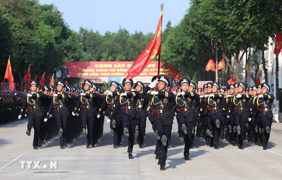 Lực lượng Công an nhân dân tham gia hợp luyện diễu binh, diễu hành tại Long Thành, Đồng Nai.