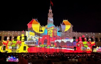 doi nghe thuat cua phap bi singapore viet nam trinh dien 3d mapping mo man chuoi hoat dong sac mau thanh pho bac