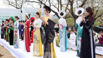 ao dai viet nam ruc ro tai bac kinh
