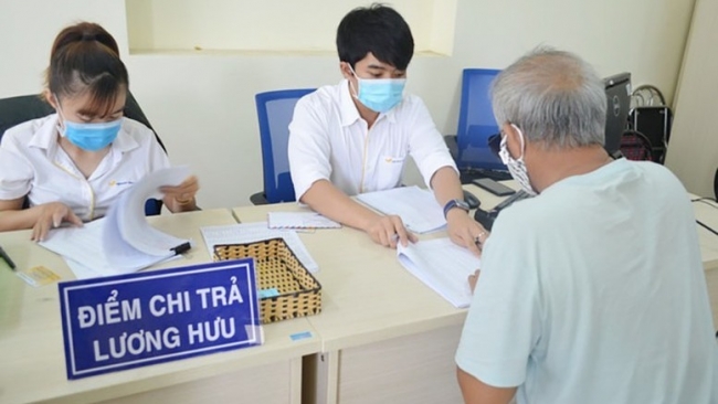 Thủ tướng chỉ đạo chi trả lương hưu tháng 5 sớm hơn thường lệ