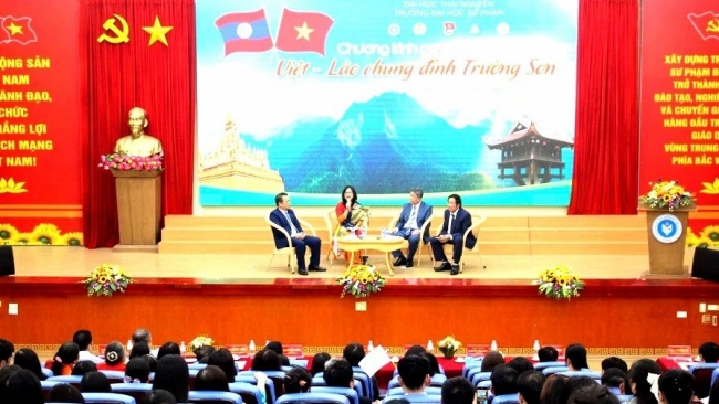 Giao lưu "Việt - Lào chung đỉnh Trường Sơn": Nối dài mạch nguồn đoàn kết