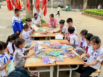 gni gop phan lan toa van hoa doc den cac em hoc sinh