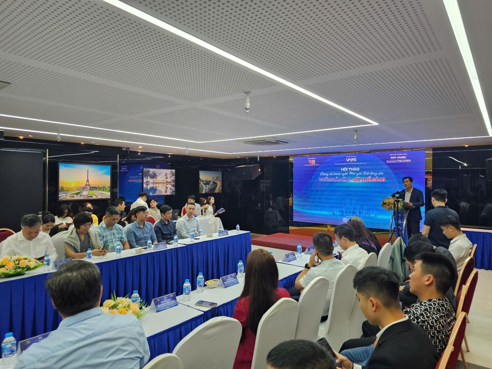 TS Nguyễn Văn Đính, Chủ tịch Hội Môi giới BĐS Việt Nam (VARS) phát biểu tại Hội thảo. (Theo Báo Tin tức)
