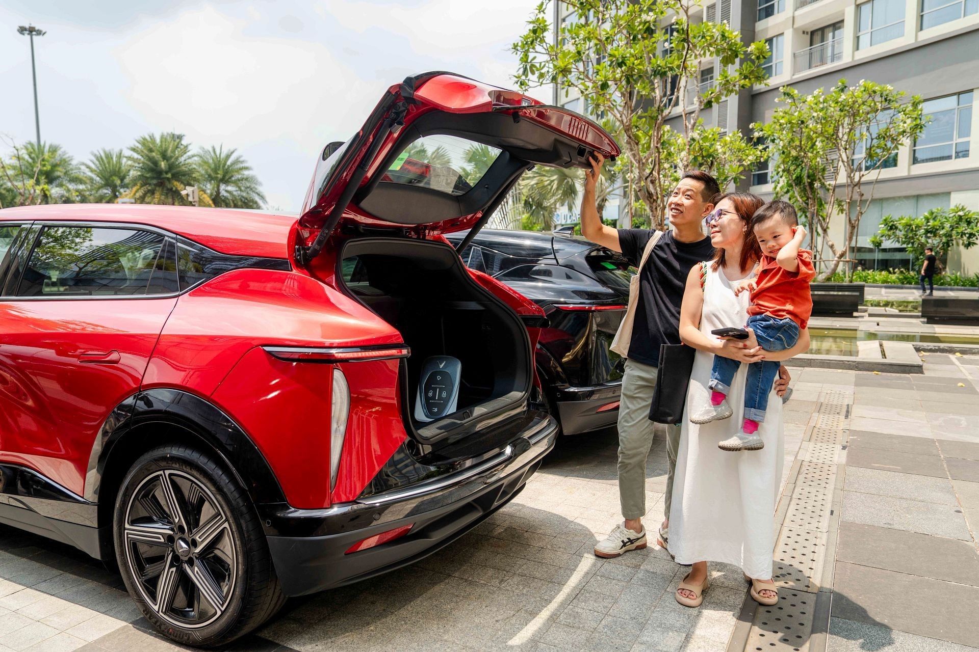 Trải nghiệm VinFast VF 7 từ người dùng: “Mua xe rồi, đi đâu cũng chỉ muốn dùng ô tô”