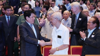 chu tich nuoc vai tro kien tao hoa binh cua ngoai giao viet nam duoc the hien xuyen suot