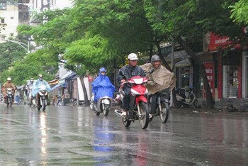 Thời tiết hôm nay (24/4): Cảnh báo mưa lớn cục bộ, lốc, sét ở Bắc Bộ, Tây Nguyên và Nam Bộ