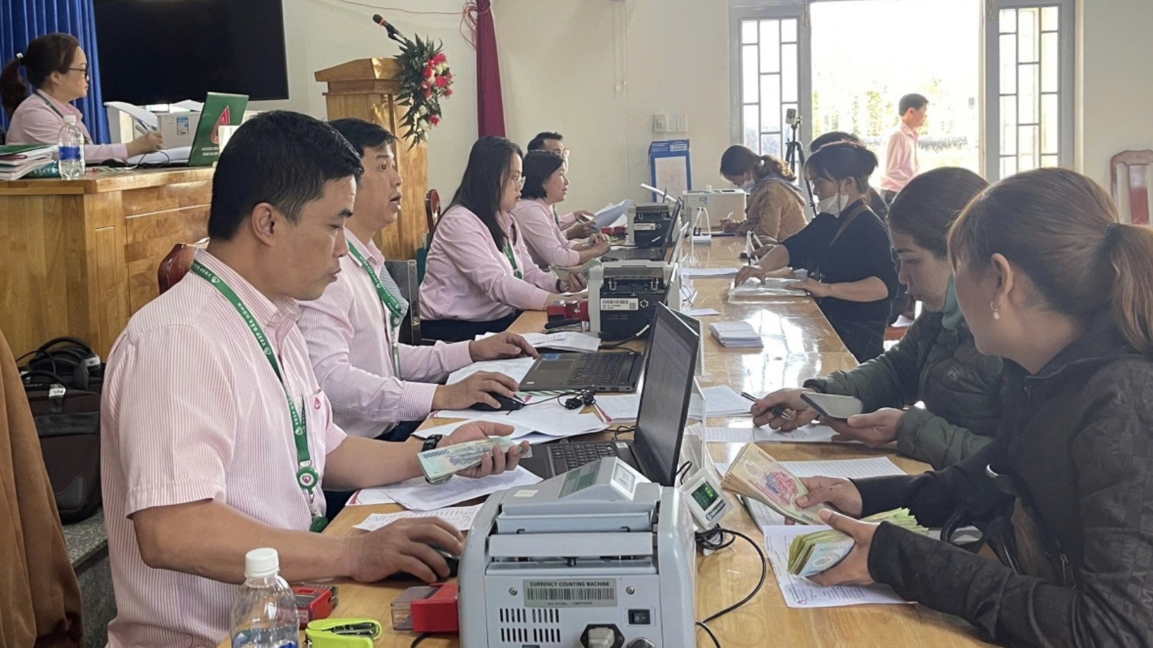 tin dung chinh sach don bay giup ba con dan toc thieu so tay nguyen thoat ngheo