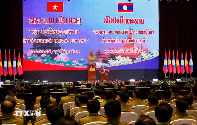 Chủ tịch nước Lương Cường dự chương trình Giao lưu hữu nghị Việt-Lào