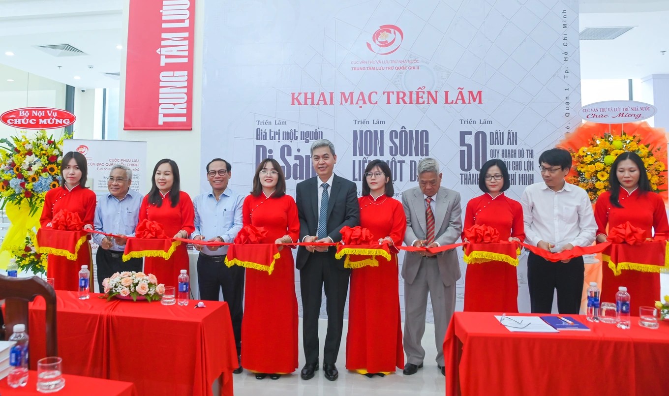 Trung tâm Lưu trữ quốc gia II khai mạc triển lãm 3 chuyên đề cùng ngày. (Ảnh: Báo Dân trí)