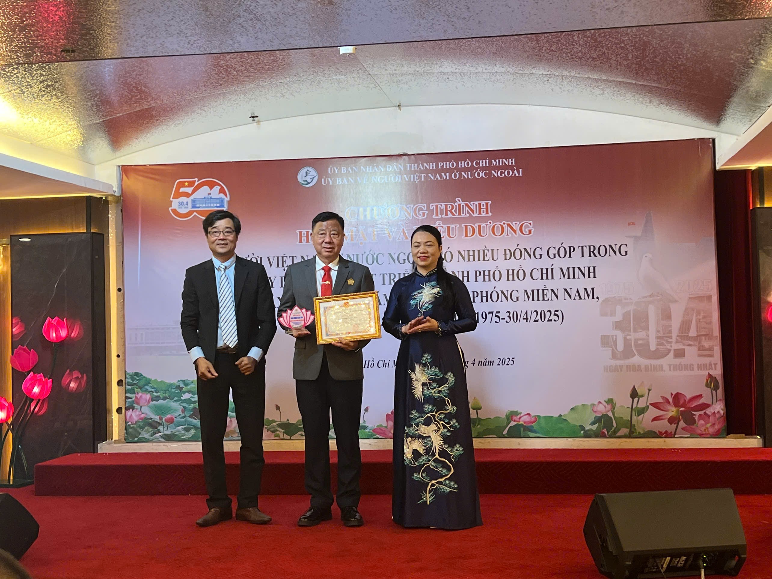 Thành phố Hồ Chí Minh vinh danh 50 người Việt Nam ở nước ngoài tiêu biểu