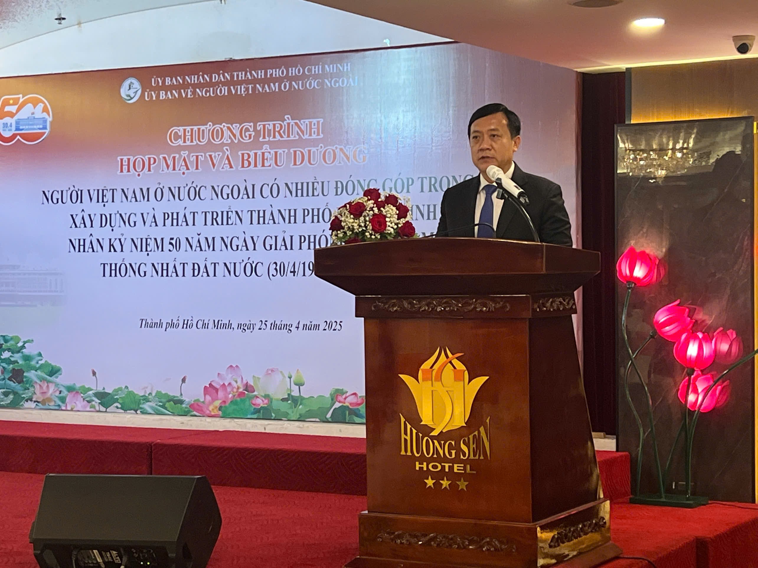 Thành phố Hồ Chí Minh vinh danh 50 người Việt Nam ở nước ngoài tiêu biểu