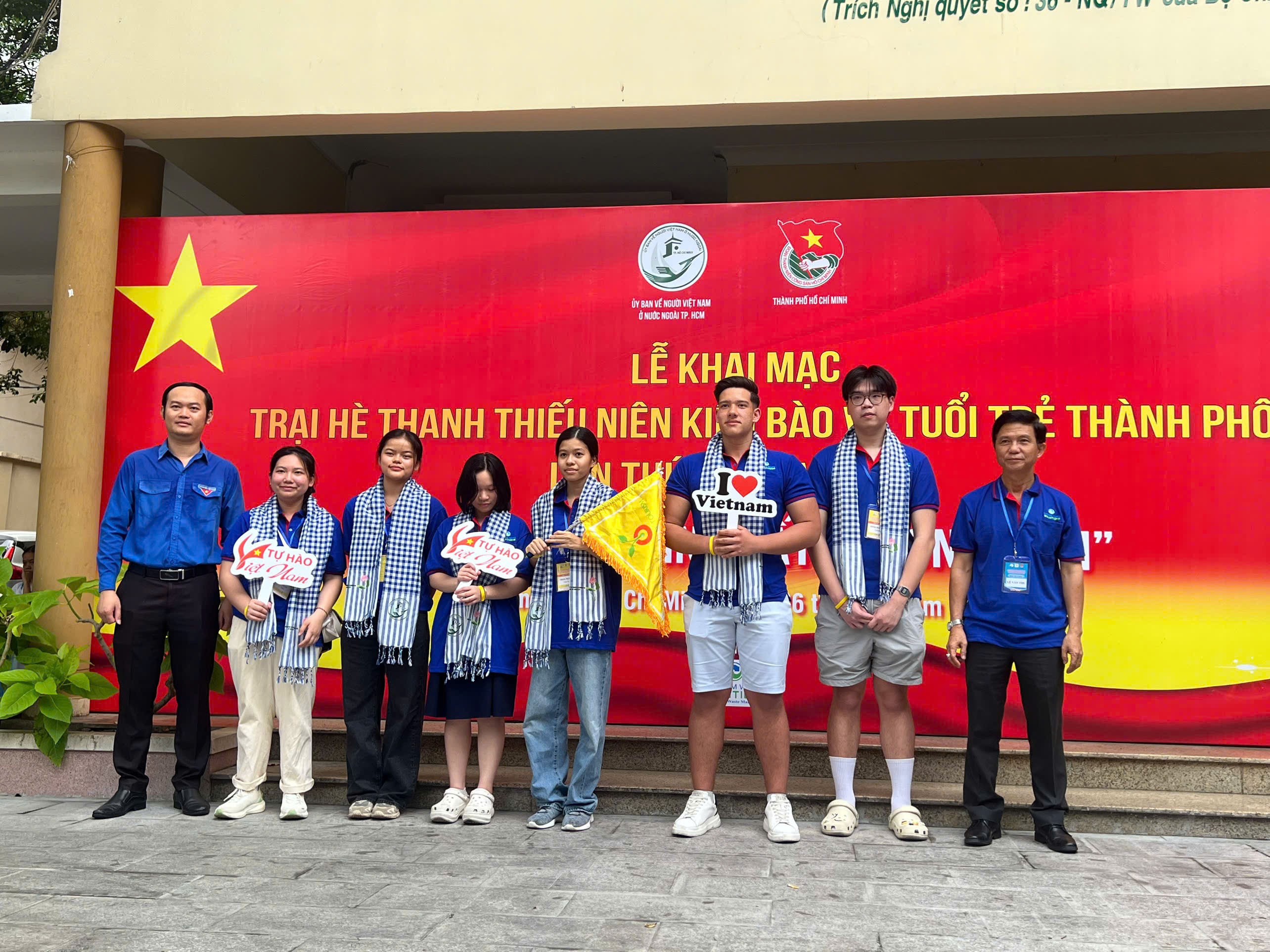 18 thanh niên kiều bào tham gia trại hè nhân kỷ niệm 50 năm thống nhất đất nước