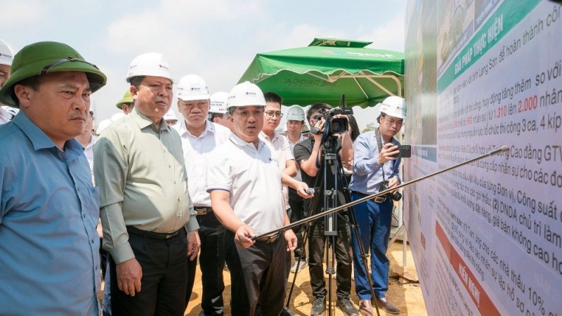 Đề xuất đầu tư công tuyến đường sắt 3,5 tỷ USD; Bến Tre rót 15.071 tỷ đồng phát triển các cụm công nghiệp